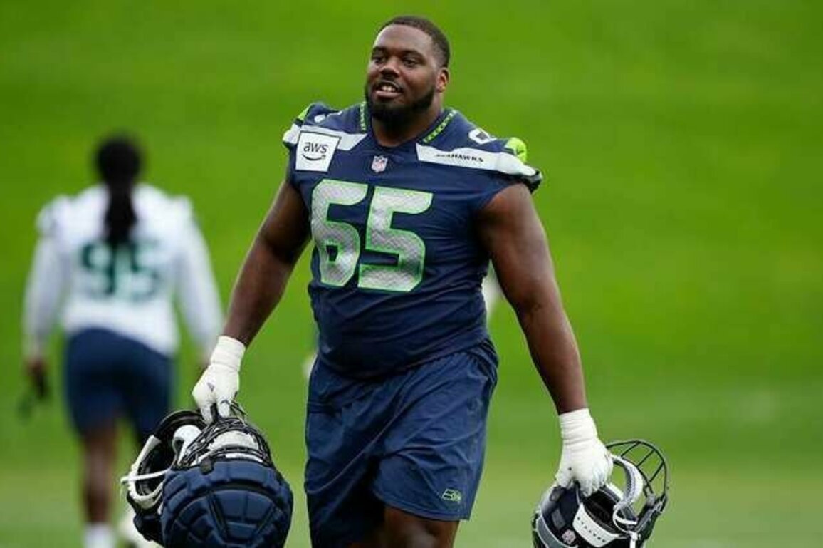 Falcons trade for Seahawks offensive tackle