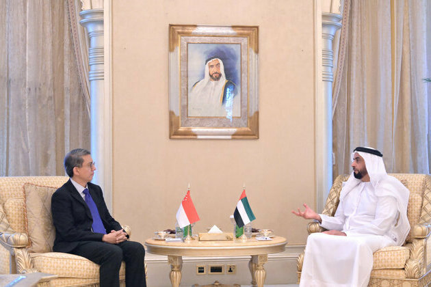 Saif bin Zayed meets with Singaporean Minister of State