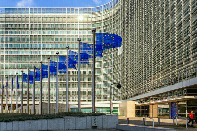 EU plans to tax big corporates to boost coffers  FT