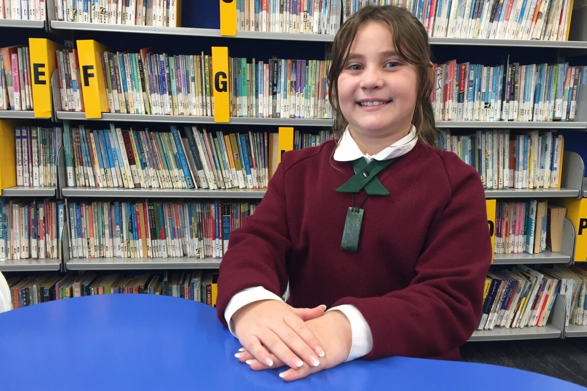 Brave schoolgirl praised for actions during McDonalds fire s