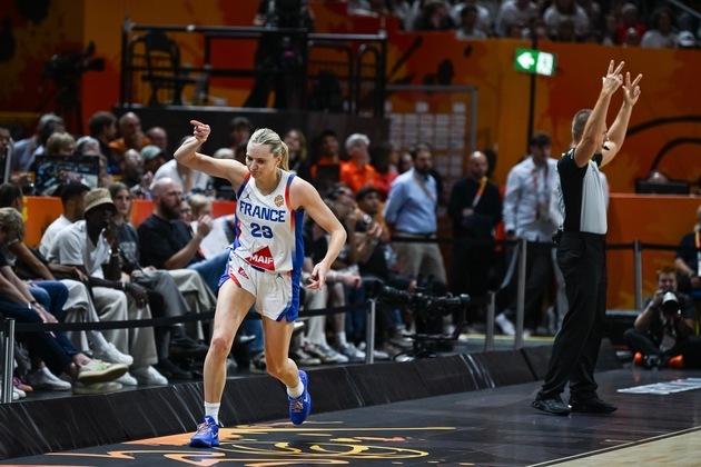 (SP)GERMANY-BERLIN-BASKETBALL-WOMEN'S WORLD CUP-SEMIFINAL-FRA VS GER