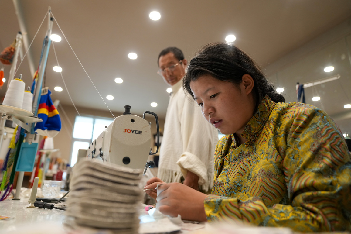 (MASTER OF CRAFTS)CHINA-XIZANG-TRADITIONAL COSTUMES-INHERITOR