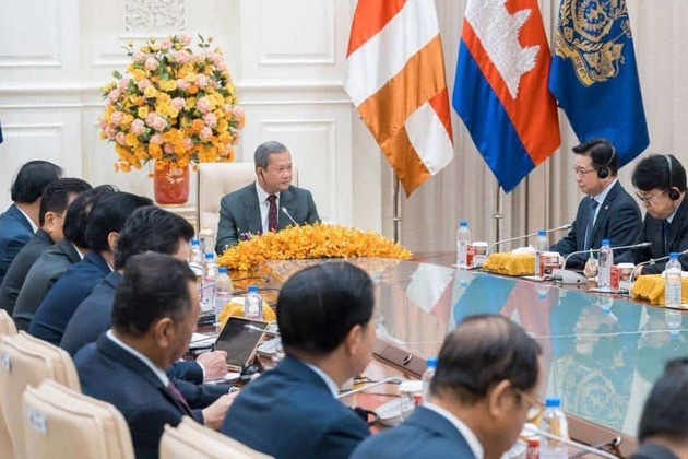 Cambodia Seeks Foreign Investment as Economy Faces Growing Pressure