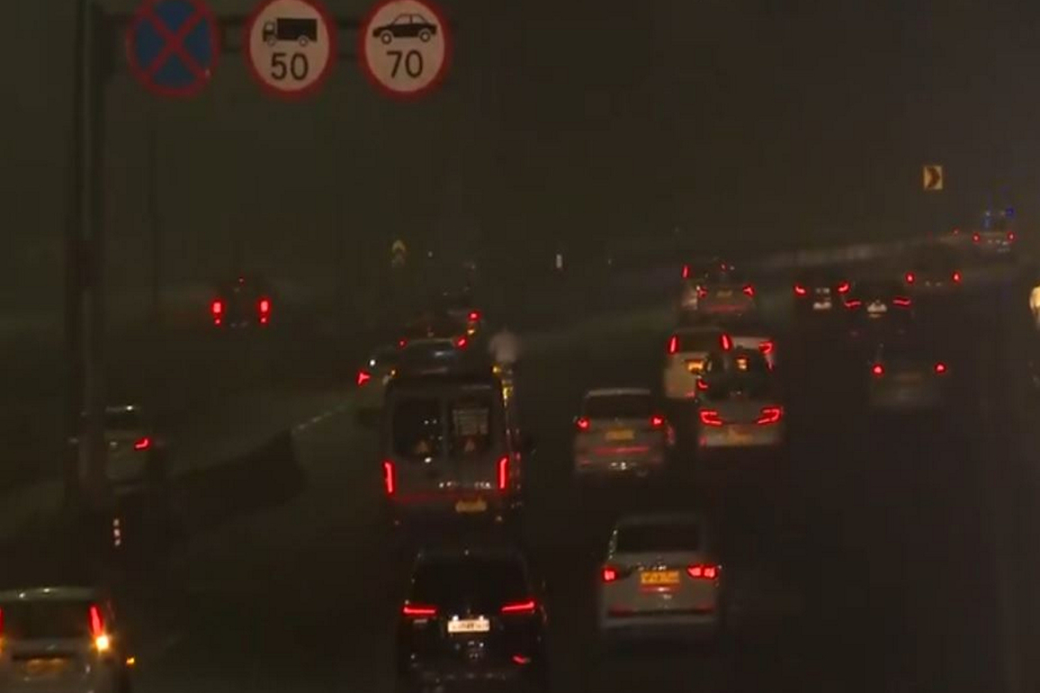 Delhi wakes up to layer of fog as AQI remains in 'poor' category, flights delayed at IGI Airport
