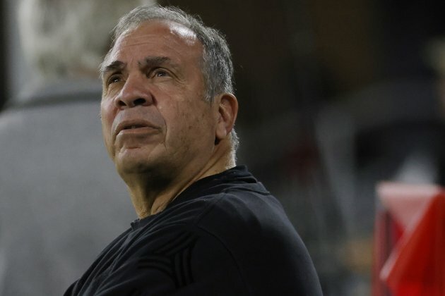 Revs' Bruce Arena named MLS Coach of the Year