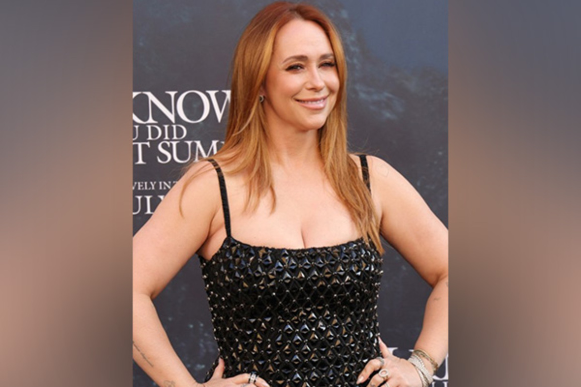 Jennifer Love Hewitt says she "haven't seen" Sarah Michelle Gellar since 'I Know What You Did Last Summer' premiered