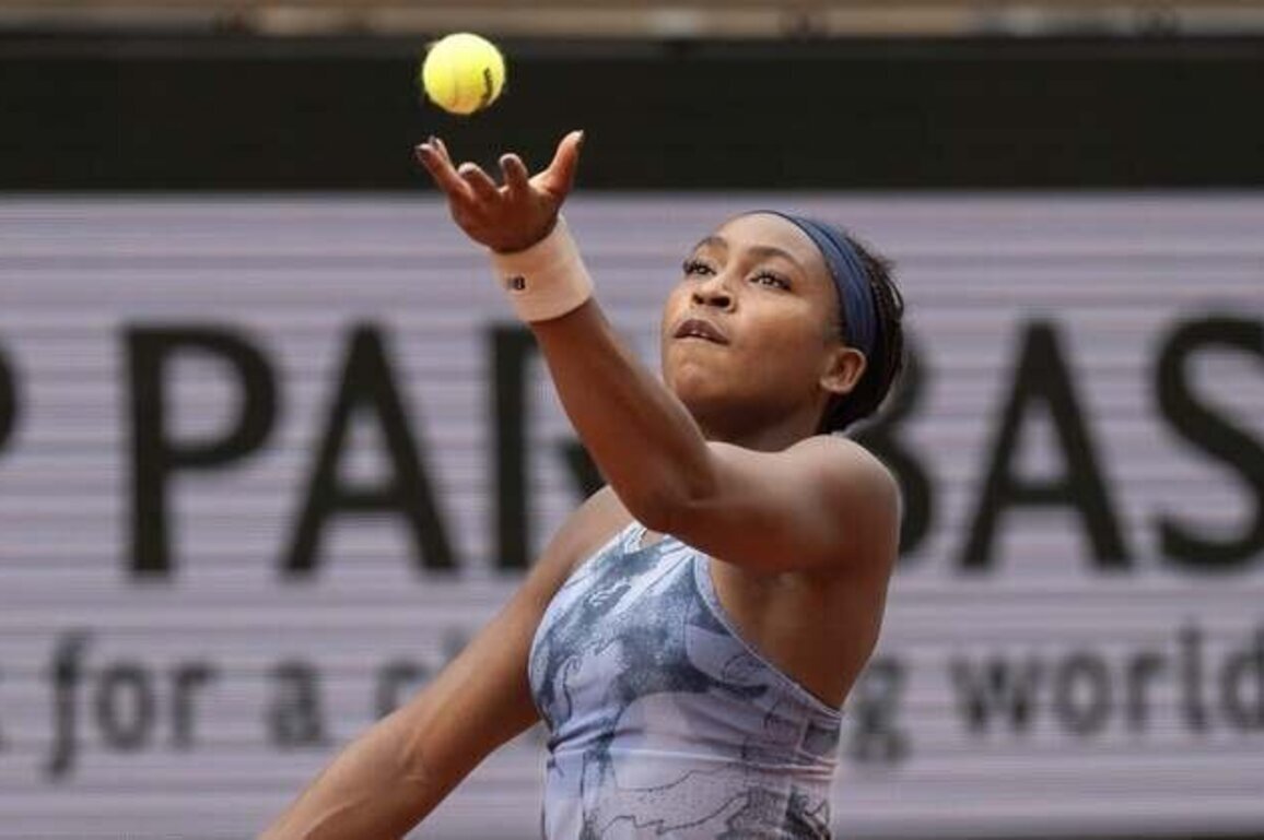 Coco Gauff wins after 'mini car accident' at French Open