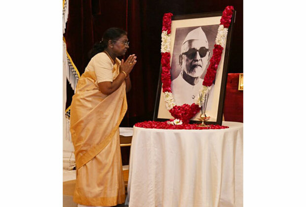 President Droupadi Murmu pays floral tributes to Zakir Husain on his birth anniversary