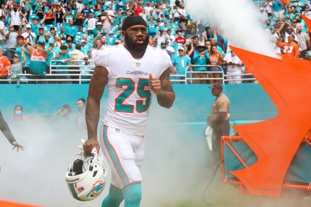Report: Dolphins restructure CB Xavien Howard's deal