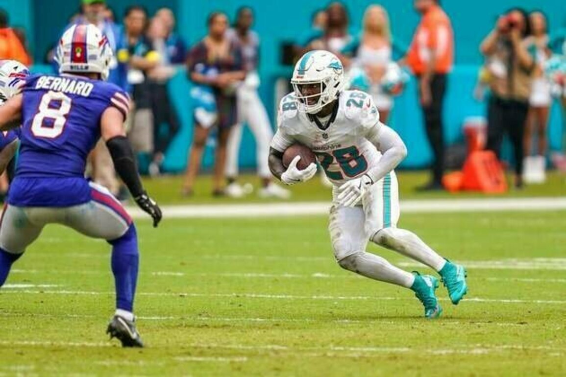 Dolphins ride RB De'Von Achane into NFL's historic Madrid game with Commanders