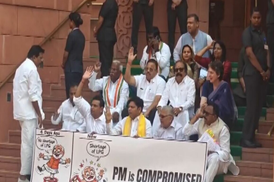 Parliament Budget Session: Congress MPs protest against Centre over shortage of LPG cylinders