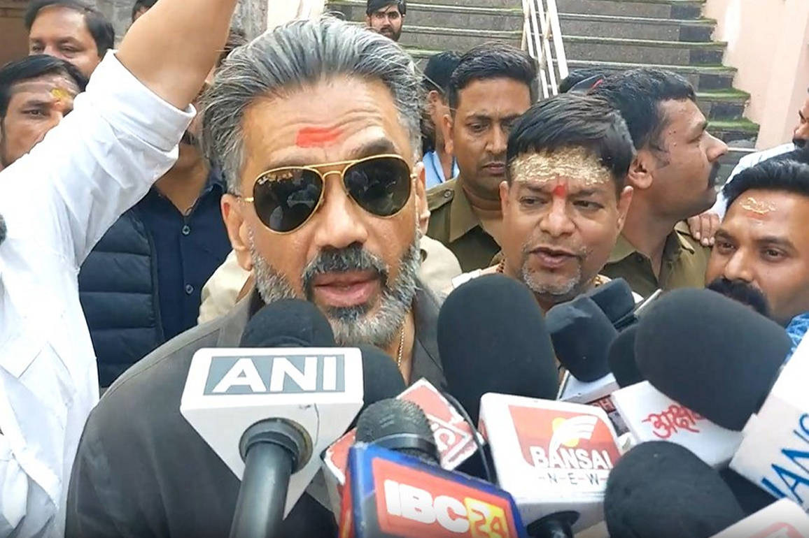 MP: Suniel Shetty offers prayers at Mahakaleshwar Temple after success of 'Border 2'