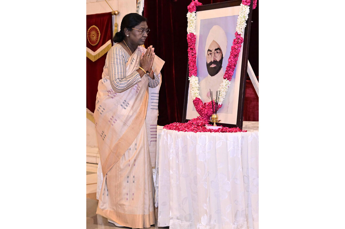 President Murmu pays floral tribute to Giani Zail Singh on his birth anniversary