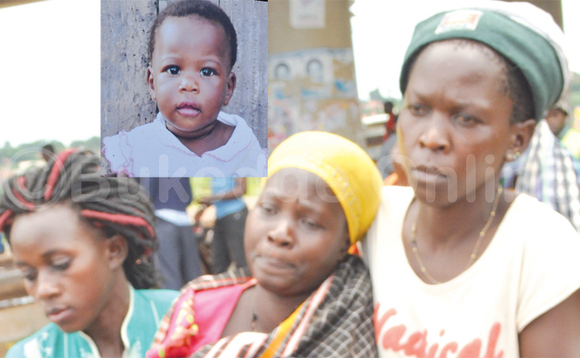 Namugenyi (wakati) maama w’omwana mu katono ye mwana Nalukwago eyatugiddwa Namugenyi (wakati) maama w’omwana mu katono ye mwana Nalukwago eyatugiddwa