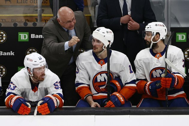 After strong seasons, Islanders and Hurricanes meet in opener