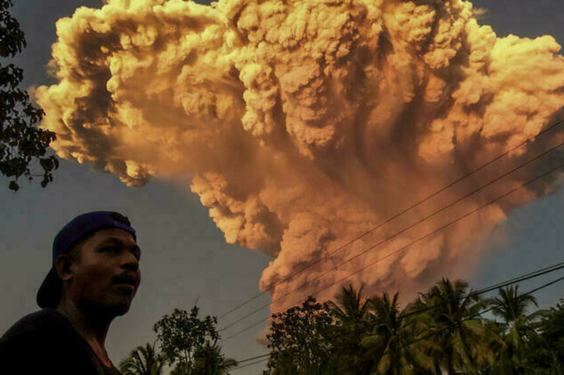 Bali flights cancelled after Indonesia volcano eruption