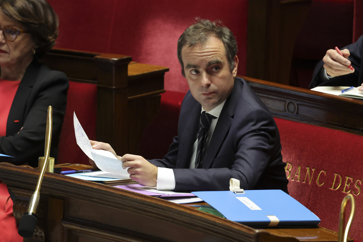FRANCE-PARIS-PARLIAMENT-NO-CONFIDENCE VOTE-FAIL