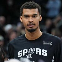Victor Wembanyama's status in flux as Spurs tangle with Lakers
