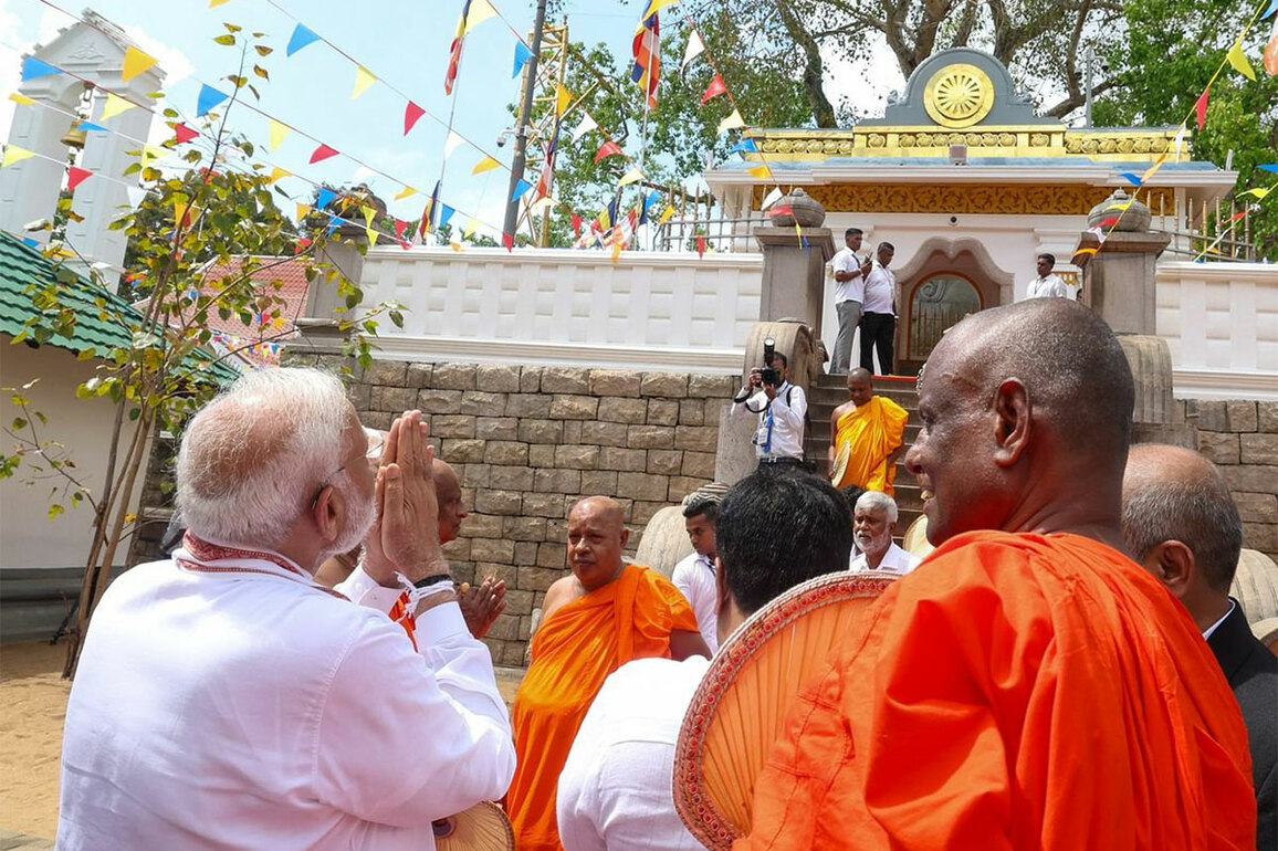 In Lanka, PM Modi offers prayers at revered Mahabodhi tree at Anuradhapura