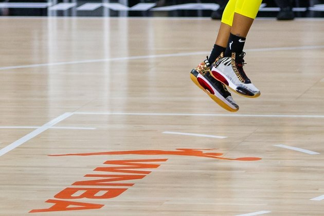 Storm blitz Lynx, wrap up fourth place