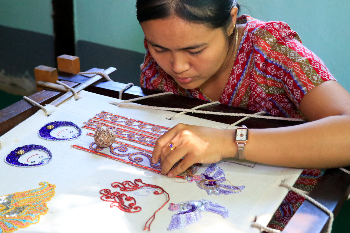 MYANMAR-TRADITIONAL TEXTILE CRAFTS-SAVING