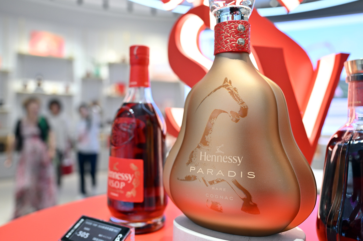 CHINA-HAINAN-HAIKOU-INT'L BRANDS-YEAR OF THE HORSE (CN)