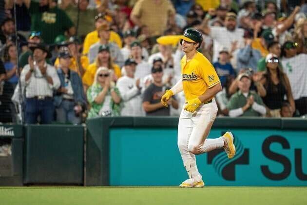 Athletics survive erratic 9th to snap their skid, Yankees' win streak