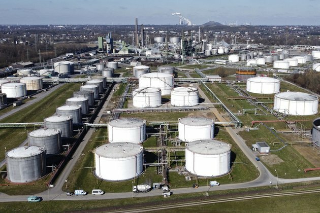 EU agrees on new price caps for Russian oil