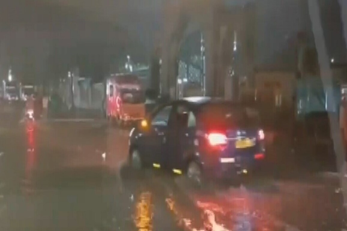 Heavy rain causes waterlogging; disrupts normal life, commute in parts of Karnataka