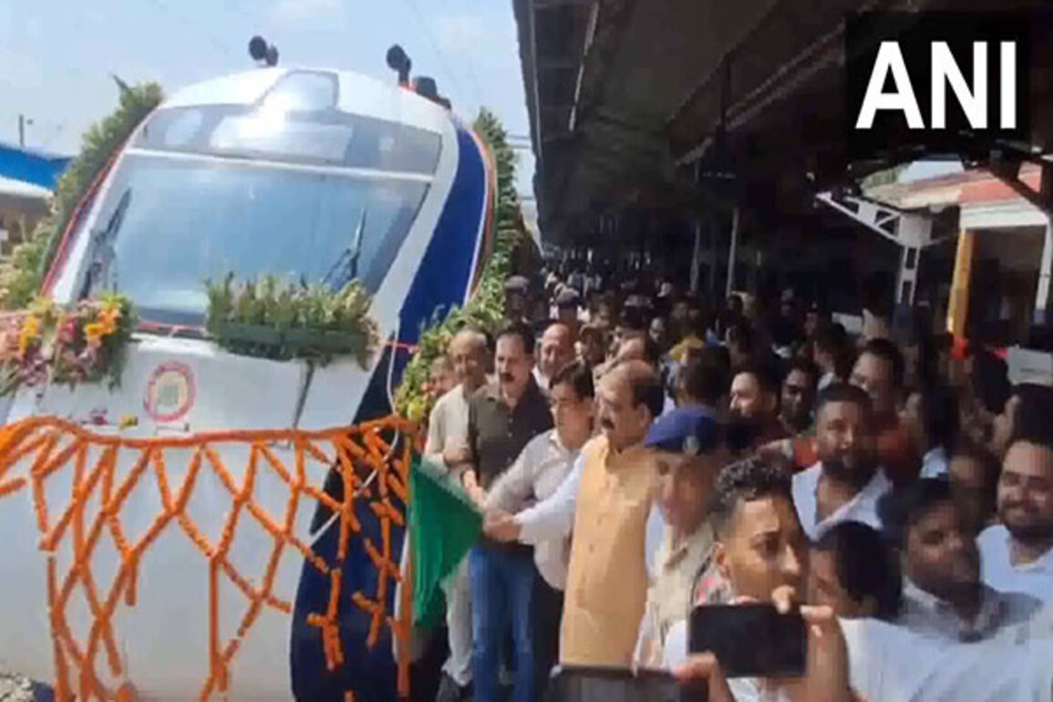 Vande Bharat Express enroute Amritsar from Mata Vaishno Devi Katra reaches destination after PM Modi flags off train