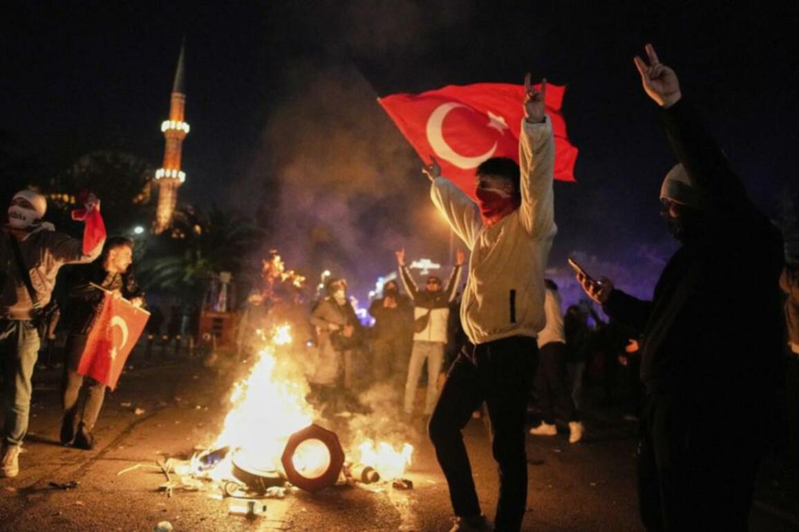 Turkish prosecutors demand Istanbul mayor be jailed