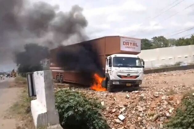 Lorry carrying luxury cars catch fire near Poigai, Tamil Nadu; driver escape unharmed
