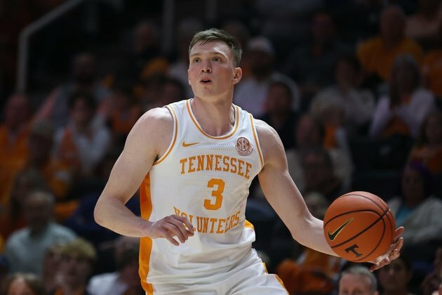No. 7 Tennessee surfs into Honolulu for Maui opener with Syracuse