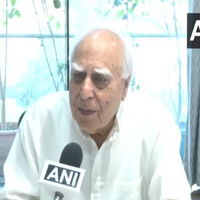 "Who will trust EC? Their work has deteriorated so much.." Kapil Sibal
