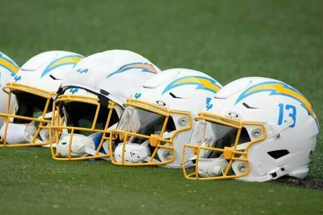 Report: Chargers signing OL David Sharpe after Rashawn Slater injury