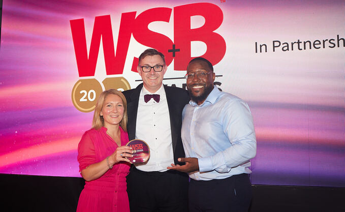 Aurie Styla (right) presents the award to Fidelity International’s Clare Gonsalves (left) and Jamie Bullock (centre)
