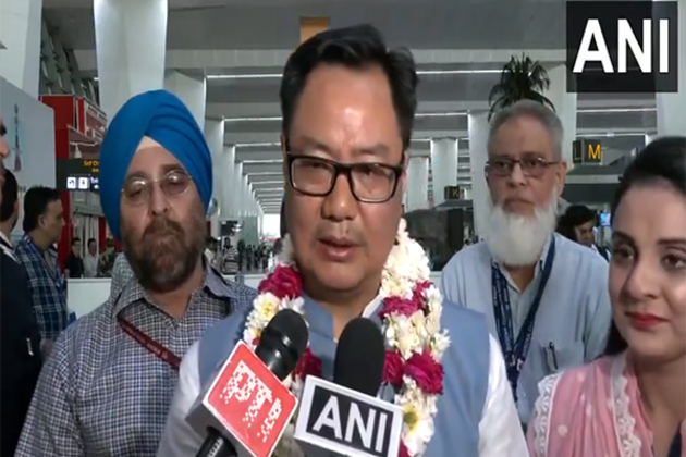 Union Minister Kiren Rijiju flags off Haj yatris, praises arrangements