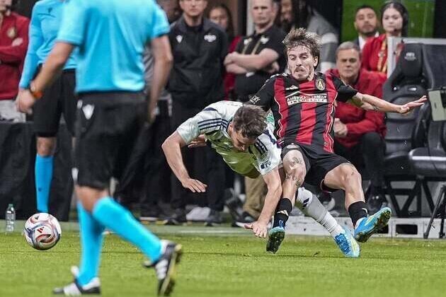 Teen's match-winner keeps New England rolling, Atlanta sliding