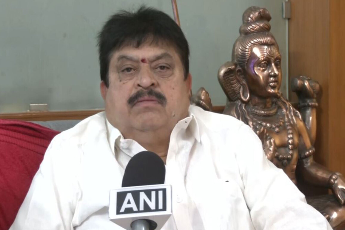 Telangana BJP chief condemns Mamata Banerjee, says protocol breach with President Murmu was deliberate