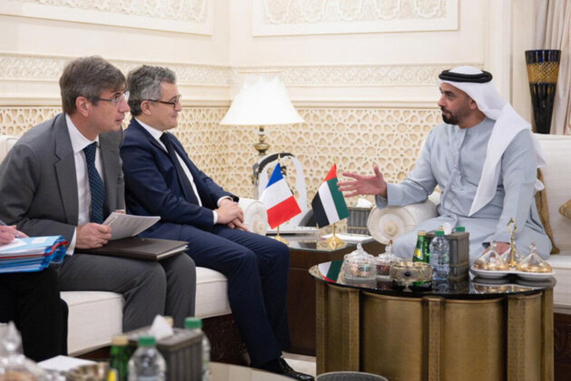 Saif bin Zayed meets with French Minister of Justice
