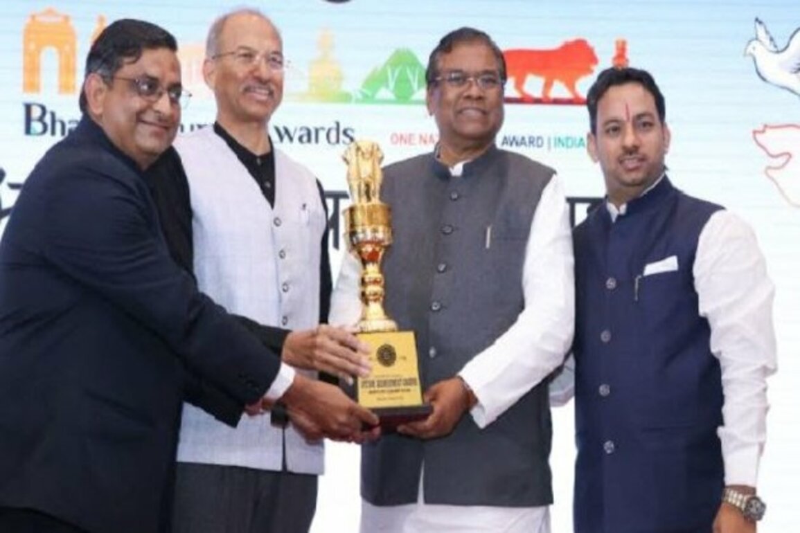 Distinguished people engaged in service to the nation were rewarded in the Fourth Edition of Bharat Gaurav Awards