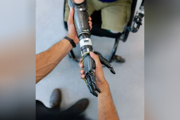 Researchers creates new robotic "skin" that feels heat, pain, pressure