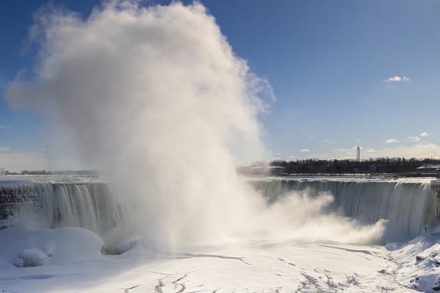 CANADA-ONTARIO-NIAGARA FALLS-WINTER VIEWS