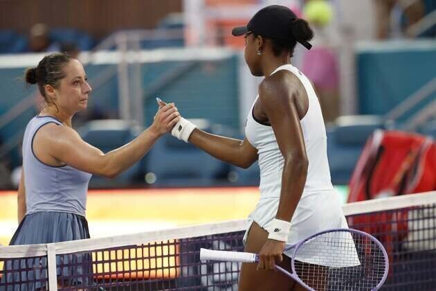 Coco Gauff struggles, but rallies to advance at Miami Open
