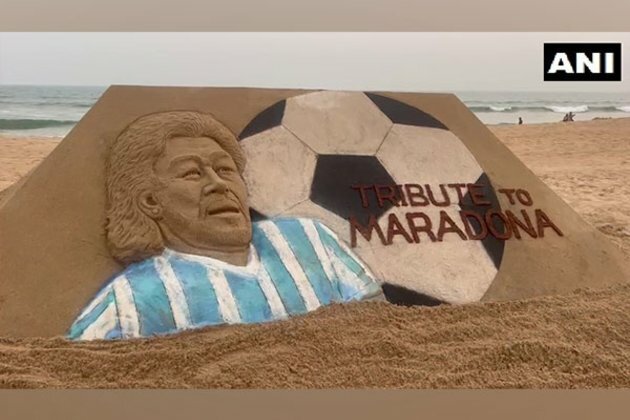 Sudarshan Pattnaik creates Argentinian footballer Maradona's sculpture on his death anniversary
