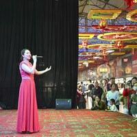 ChineseToday | Artist enliven Hotan night market with song and dance