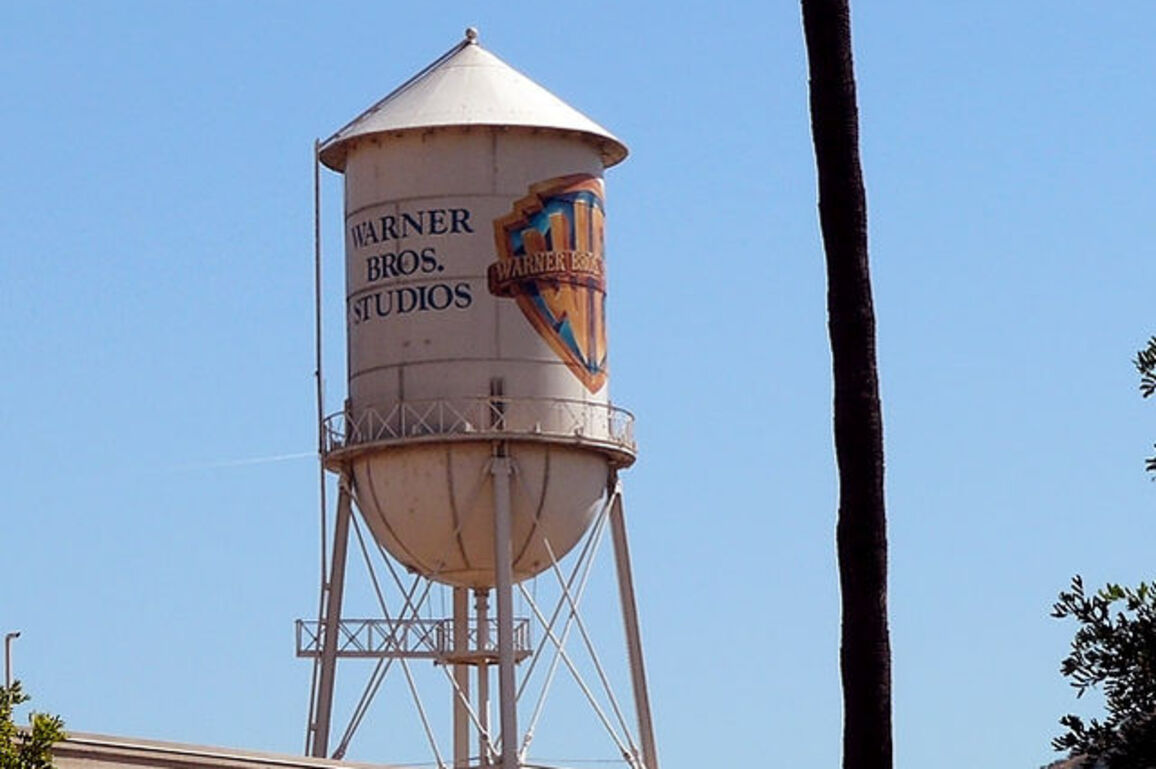 Takeover fight intensifies as Warner sides with Netflix bid