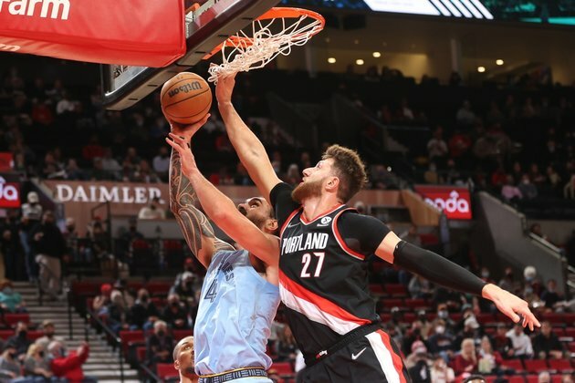 CJ McCollum, Damian Lillard help Blazers rout Grizzlies