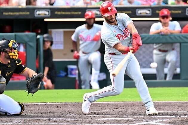Phillies recall INF/OF Otto Kemp, option INF/OF Felix Reyes