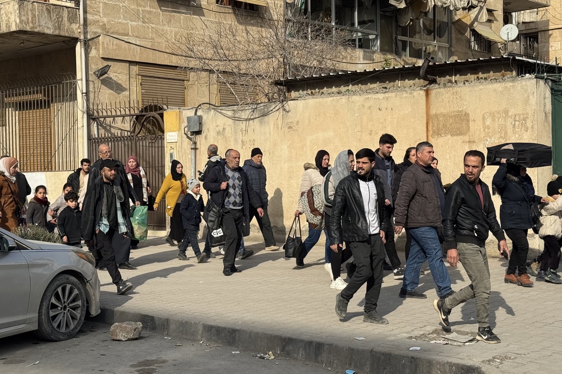 SYRIA-ALEPPO-CIVILIANS-FLEEING-KURDISH DISTRICTS